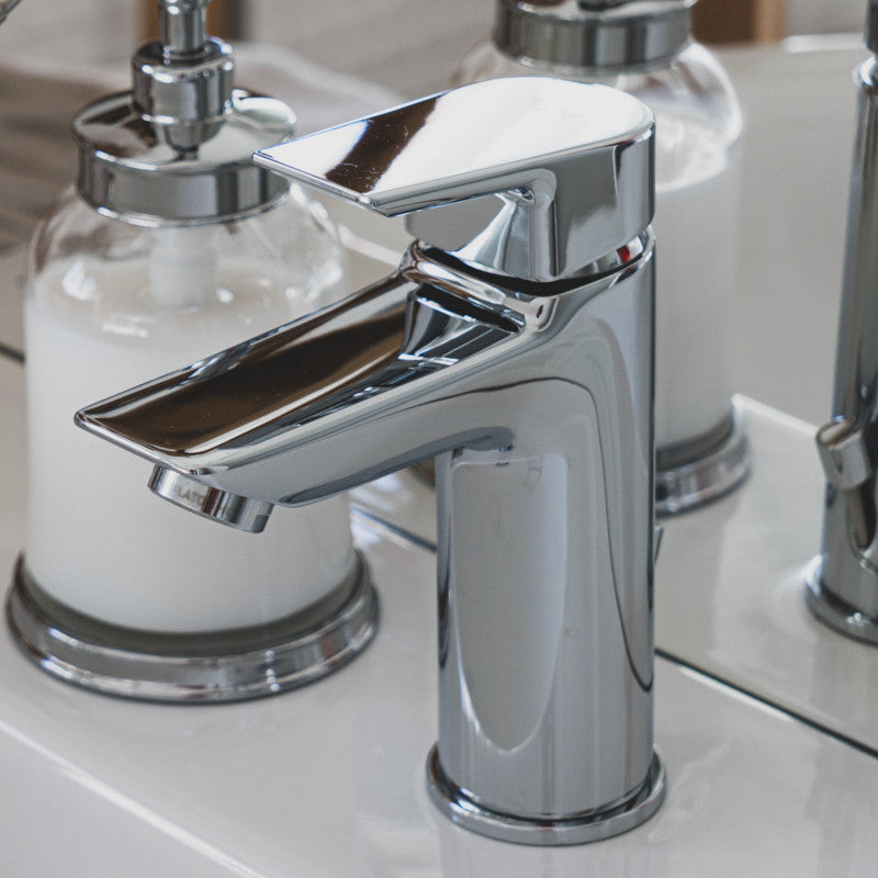 Chrome Single Hole Bathroom Faucet